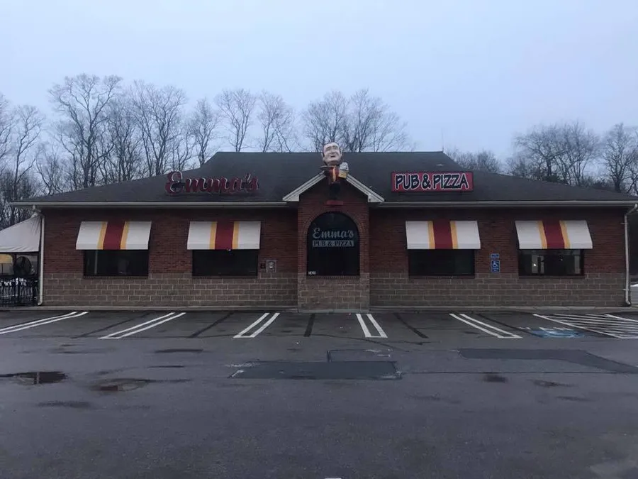 Emma's Pub & Pizza storefront on Pleasant Street